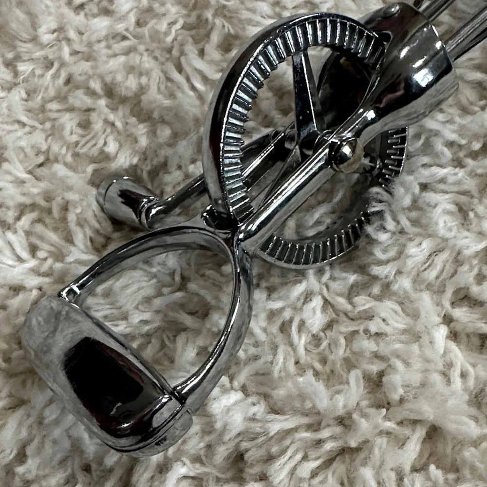 VINTAGE Hand-Crank Egg Beater Mixer in Shiny Chrome - Picture 5 of 5